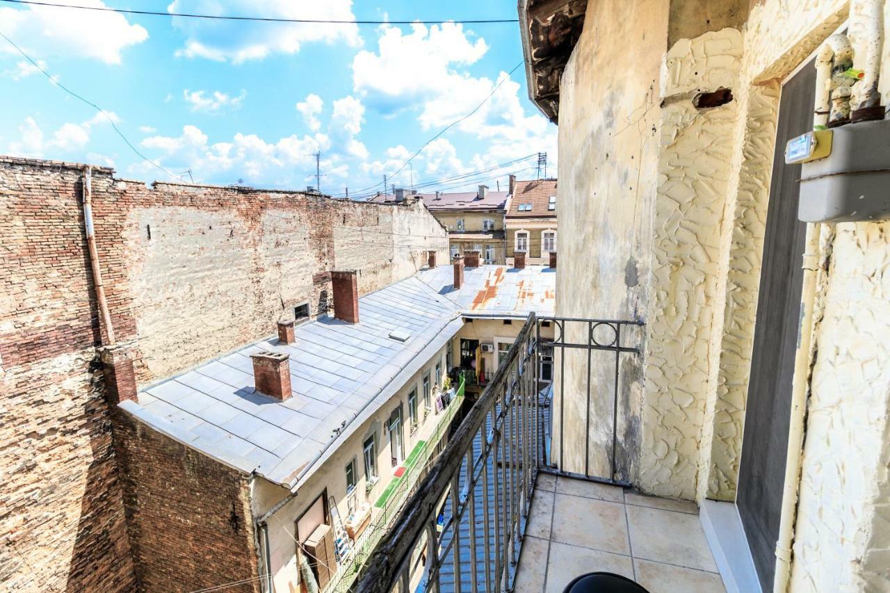 Near Park Franka Apartman Lviv Kültér fotó